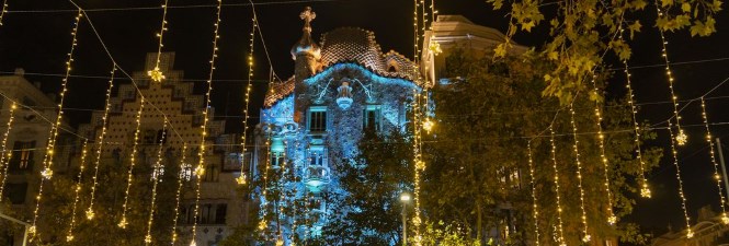 Christmas lights i front of Casa Batlló