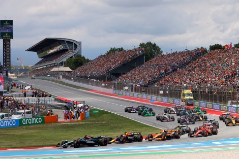 imatge de cotxes de Fòrmula 1 al Circuit de Barcelona © Miquel Rovira