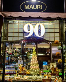 vitrine de la Pâtisserie Mauri