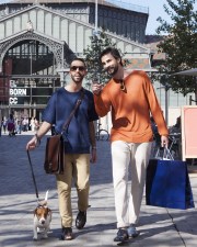 couple in a shopping day in Born district