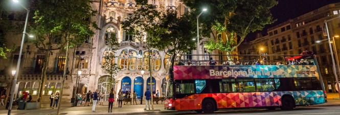 Bienvenue été. Barcelona Night Bus Tour